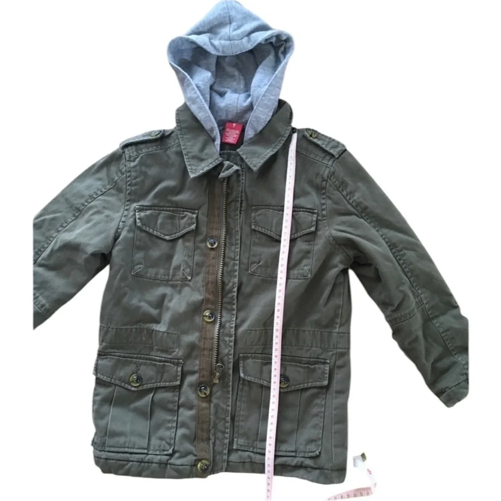 Arizona Jean Company Green cargo  Jacket zipper and buttons to close